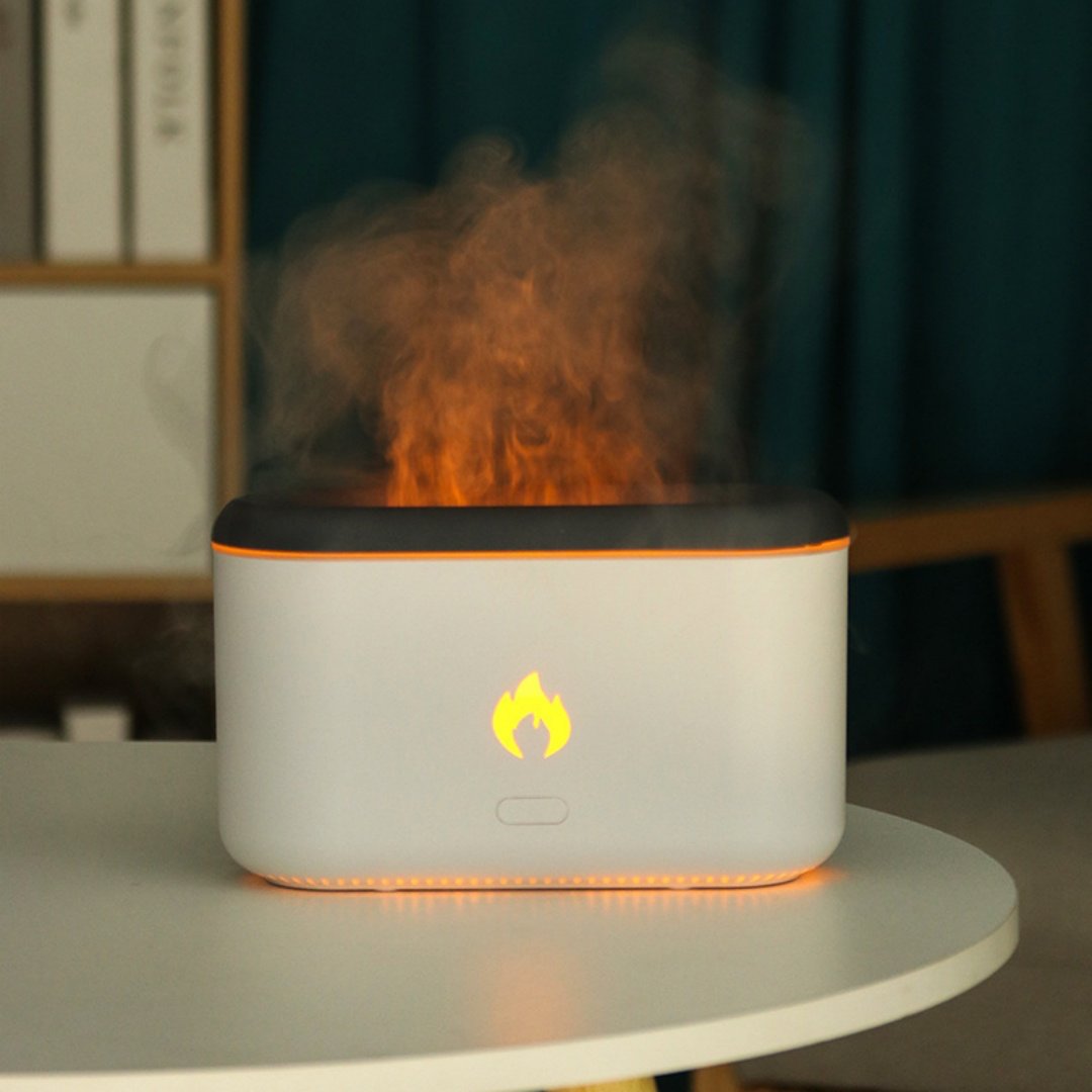 Gros plan sur la flamme du diffuseur blanc